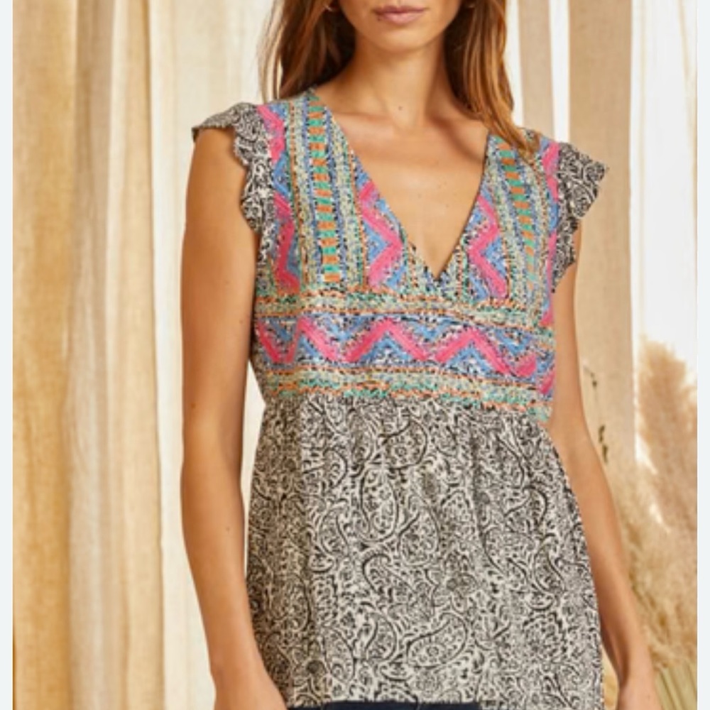 Savanah Jane embroidered short sleeve flowey top